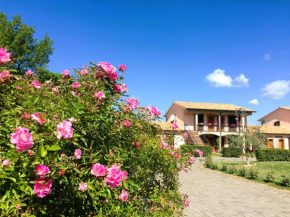 ISA - Residence with swimming pool in Sorano, apartments with air conditioning and private outdoor area